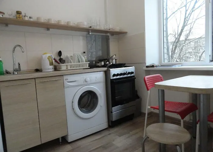 Arena Quiet Center Free Parking *